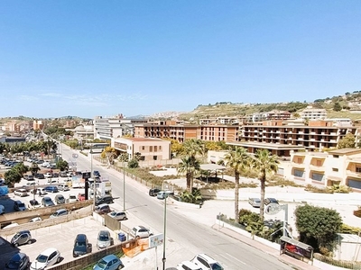 Quadrilocale in Vendita a Agrigento, 115'000€, 165 m²