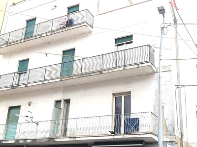 Quadrilocale in Vendita a Messina, zona Contesse, 70'000€, 67 m², arredato