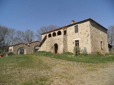 Rustico casale in S.r. 68 in zona Casaglia a Montecatini Val di Cecina