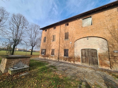 Rustico casale in vendita a Modena Baggiovara