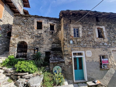 Rustico casale in vendita a Trezzone Como
