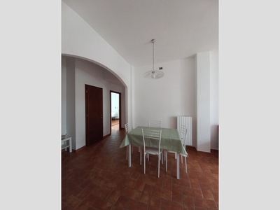 Trilocale in Affitto a Livorno, 980€, 80 m², arredato