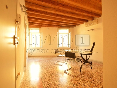 Ufficio in Affitto a Vicenza, 520€, 52 m²