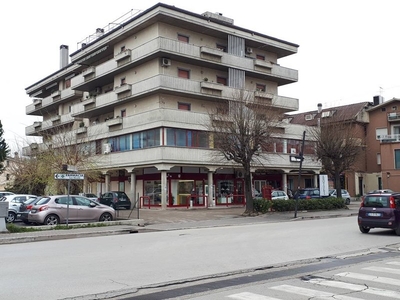 Ufficio in Vendita a Teramo, zona San Nicolò a Tordino, 68'000€, 74 m²