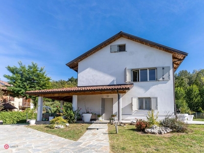 Villa in Vendita in Frazione San Marzanotto a Asti