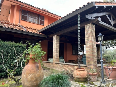 Villa in Vendita in Strada Cassia Sud 119 /A a Viterbo
