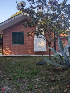 Villa in Vendita in Strada Nascosa a Latina