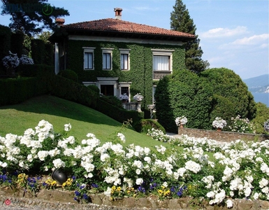 Villa in Vendita in Via Brigata Cesare Battisti a Verbania