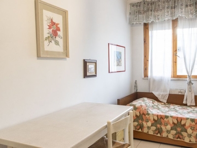 Camera ideale per le donne in un appartamento con 2 camere da letto, Torrino
