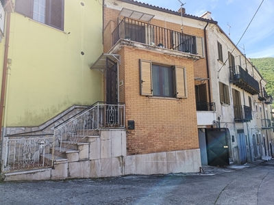 Casa indipendente con giardino a Colli a Volturno