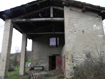 Rustico casale da ristrutturare in zona Castagneto a Pavullo Nel Frignano