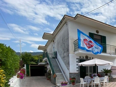 Casa Indipendente in Via Dietro Ai Camaldoli , 25, Torre del Greco (NA)