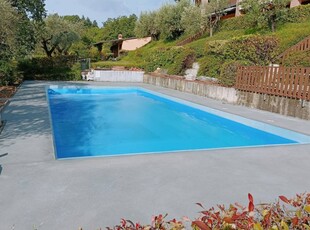 Appartamento a Soiano con piscina e giardino