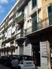 Appartamento di 3 vani /85 mq a Bari - Carrassi (zona Carcere)