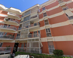 Appartamento di 4 vani /135 mq a Bari (zona SAN PASQUALE)