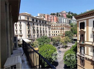 Appartamento in Affitto in Piazza Amedeo 1 a Napoli