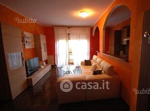 Appartamento in Affitto in Via Monsignore Leone Ossola a Novara
