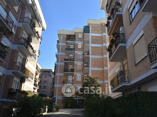 Appartamento in Affitto in Via Raffaele Battistini 35 a Roma