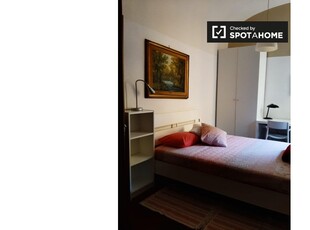 Camera con bagno in appartamento a Monti, Roma
