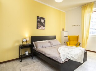 Camera in affitto in appartamento con 2 camere da letto a Milano