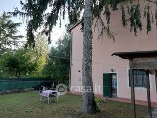 Casa Bi/Trifamiliare in Affitto in a Lucca