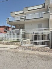 Casa Bi/Trifamiliare in Affitto in Via Lago Patria a Giugliano in Campania