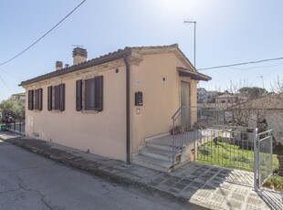 Casa indipendente 5 locali di 95 m² in Filottrano