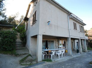 Casa indipendente con terrazzo a Ascoli Piceno