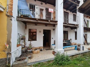 Casa semi indipendente in Strada Cantone Ronco e Bonino 10 in zona Periferia a Biella