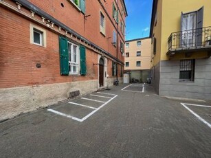 Garage/Posto auto in Affitto in Via Andrea Costa a Bologna
