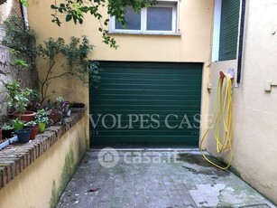 Garage/Posto auto in Affitto in Via Rossano a Roma