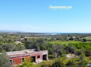House&Villas Real Estate propone in vendita