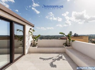 House&villas Real Estate propone in vendita