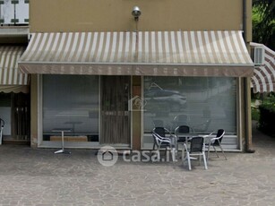 Negozio/Locale commerciale in Affitto in a Suzzara