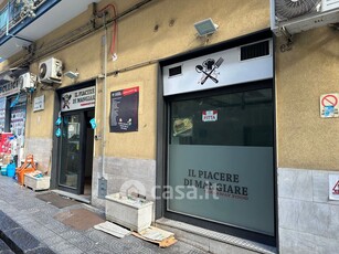 Negozio/Locale commerciale in Affitto in Via Antonio e Luigi Sementini 46 a Napoli