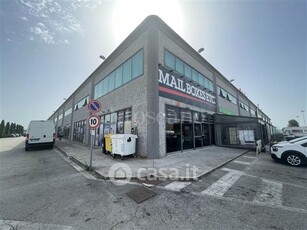 Negozio/Locale commerciale in Affitto in Via Campobello a Pomezia