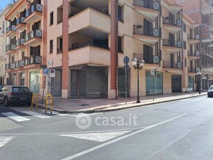 Negozio/Locale commerciale in Affitto in Via Cavour 61 a Taranto