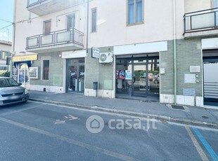 Negozio/Locale commerciale in Affitto in Via Don Giuseppe Arcangeli 40 a Prato