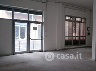 Negozio/Locale commerciale in Affitto in Via Firenze a Aci Castello
