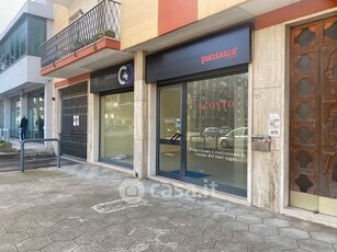 Negozio/Locale commerciale in Affitto in Viale G. Leopardi 29 a Lecce