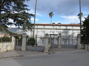 Palazzo ristrutturato in zona Pignano a Lauro