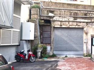 Posto auto/Box di 356 m² in Genova