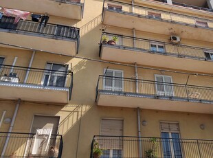Quadrilocale da ristrutturare in zona Santa Maria la Stella a Aci Sant'Antonio