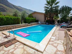 Splendida villa in Contrada Sarmuci con piscina
