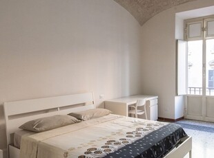 Stanza arredata in appartamento a Monti, Roma