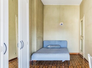 Stanze in affitto in un appartamento con 10 camere da letto a Milano