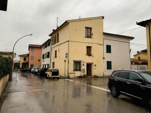 Trilocale in Via del Vecchio Ponte 1 in zona San Mauro a Signa a Signa