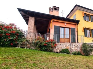 Villa Bifamiliare 7 locali di 159 m² in Monzambano