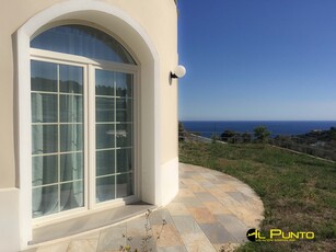 Villa con vista mare, a basso impatto energetico