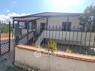 Villa in Affitto in Via Cofanara 22 a Pozzuoli